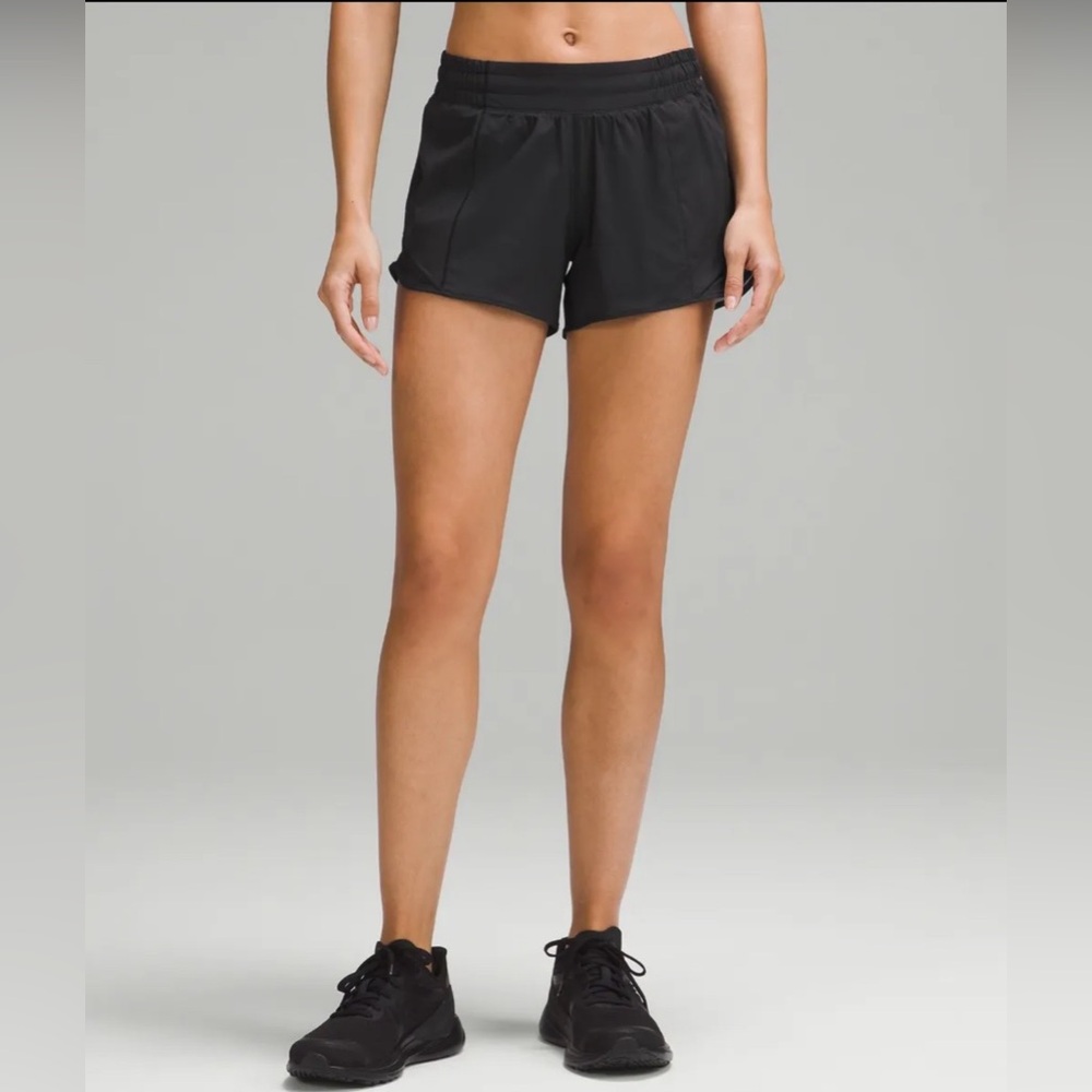 LULULEMON women’s Hotty hot shorts size 4 ⚡️